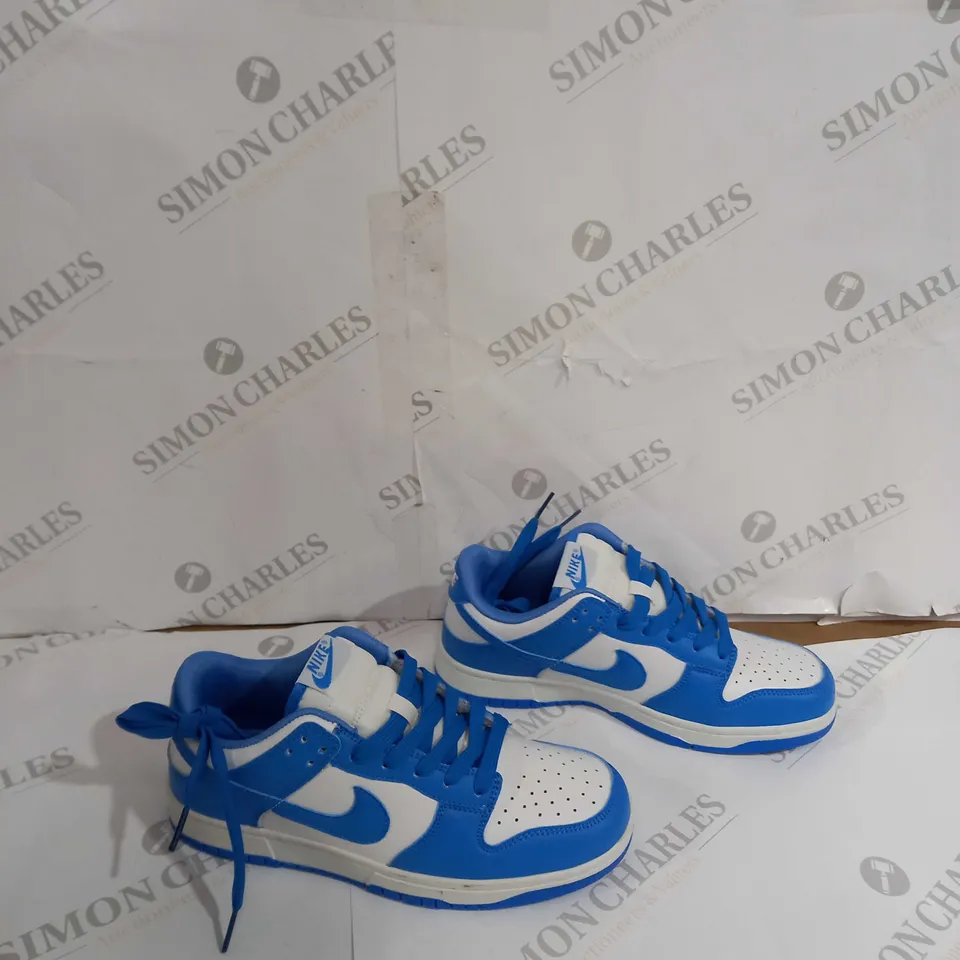 UNBIXED PAIR OF NIKE BLUE DUNKS SIZE 5.5