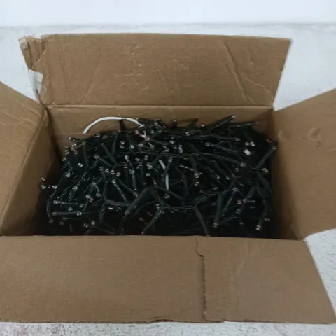 FESTIVE COMPACT OUTDOOR CHRISTMAS LIGHTS