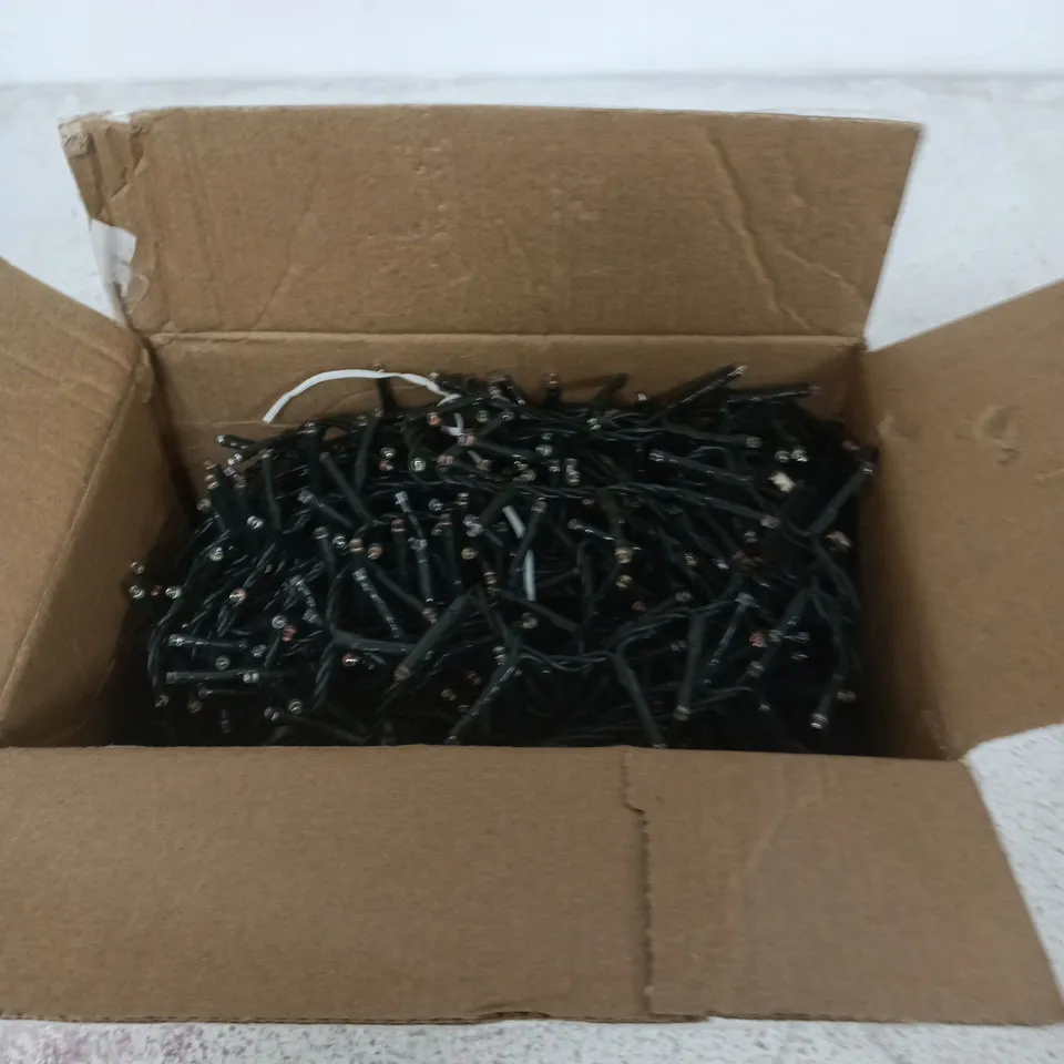 FESTIVE COMPACT OUTDOOR CHRISTMAS LIGHTS