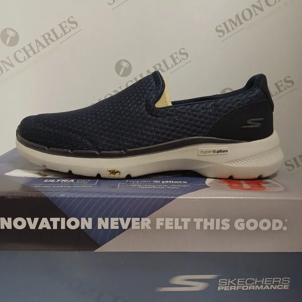 BOXED SKECHERS SLIP ON TRAINERS, NAVY - SIZE 9