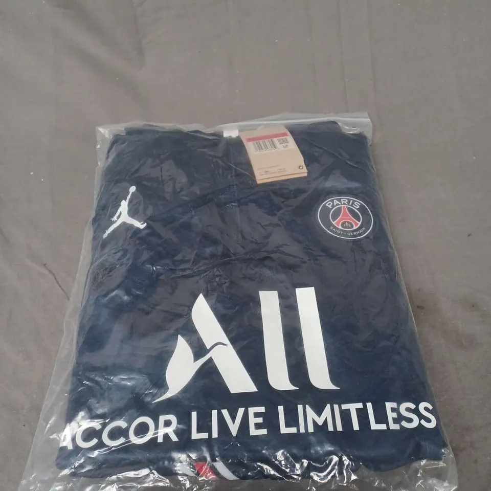 BAGGED PSG FC TRAINING TOP AND BOTTOMS - SIZE LARGE