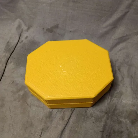 SWAROVSKI BRACELET IN YELLOW OCTAGONAL BOX