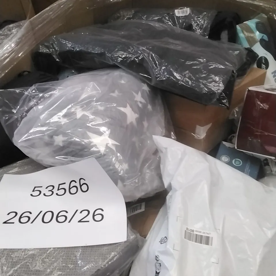 PALLET CONTAINING A LARGE QUANTITY OF PILLOWS AND SIMILAR ITEMS