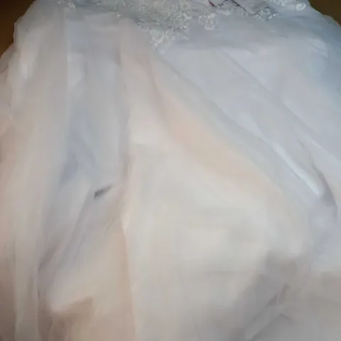 DESIGNER WHITE LACE DETAILED BODICE/NET SKIRTED WEDDING DRESS