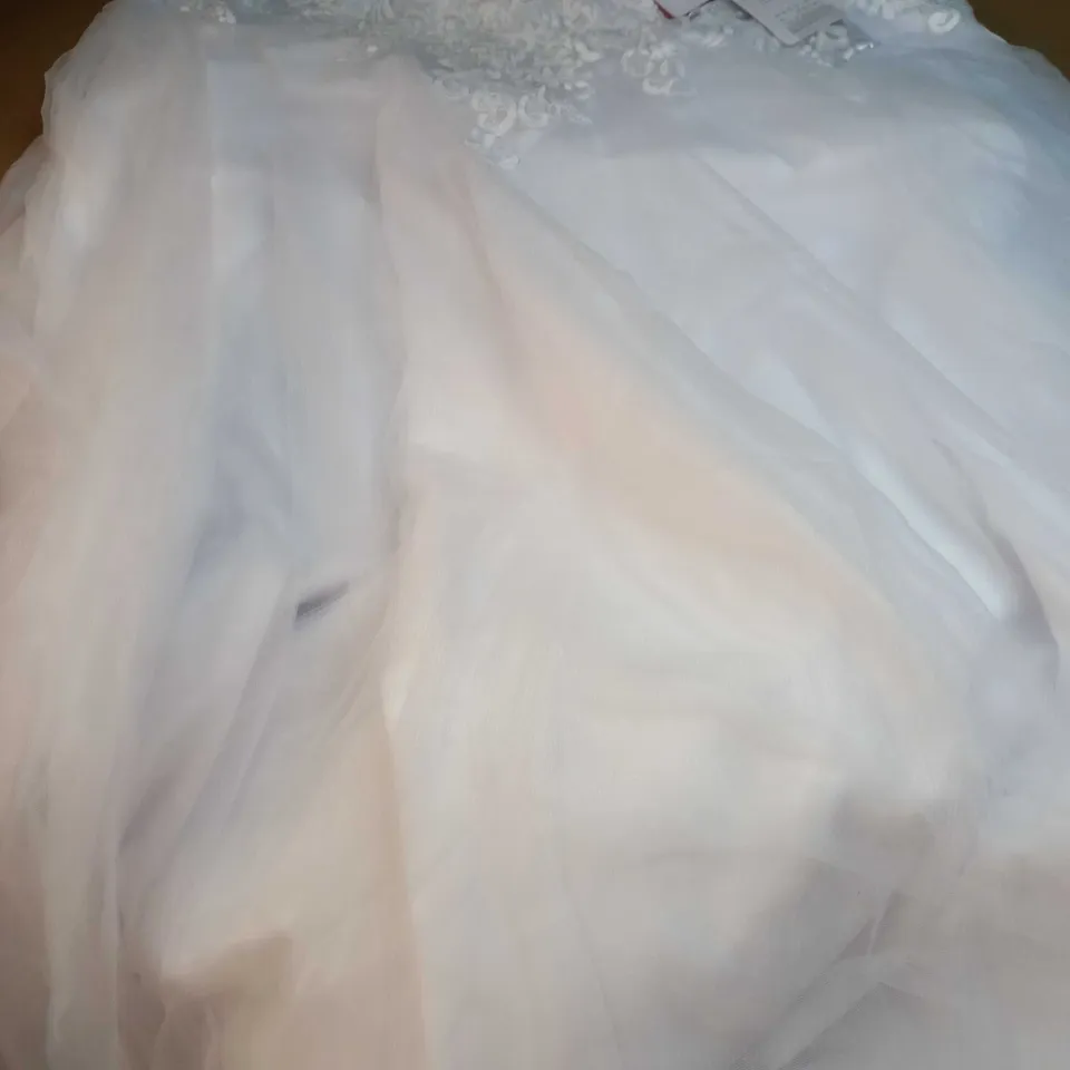 DESIGNER WHITE LACE DETAILED BODICE/NET SKIRTED WEDDING DRESS