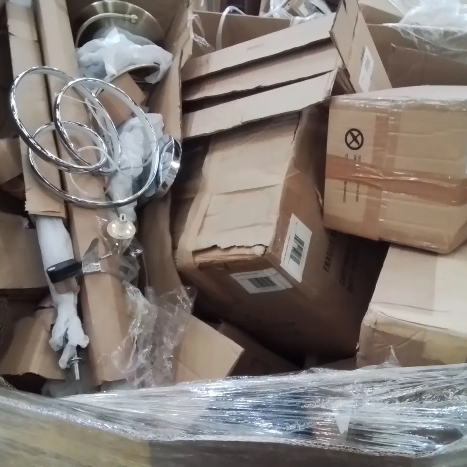 PALLET OF ASSORTED LIGHTING PRODUCTS TO INCLUDE;WALL LAMP,TABLE LAMP,PENDENT