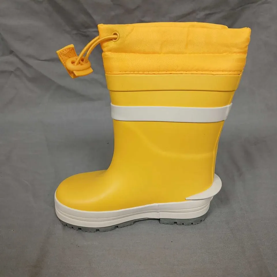 KIDS' YELLOW RUBBER RAIN BOOTS – SET OF 2 WITH WHITE STRIPE AND DRAWSTRING TOP