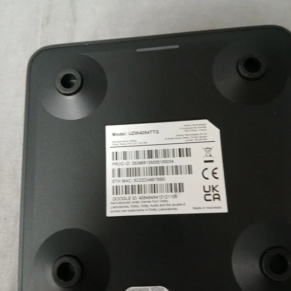 BLACK STREAMING/MEDIA BOX – MODEL UZW045-TT6 . NO CHARGER INCLUDED .