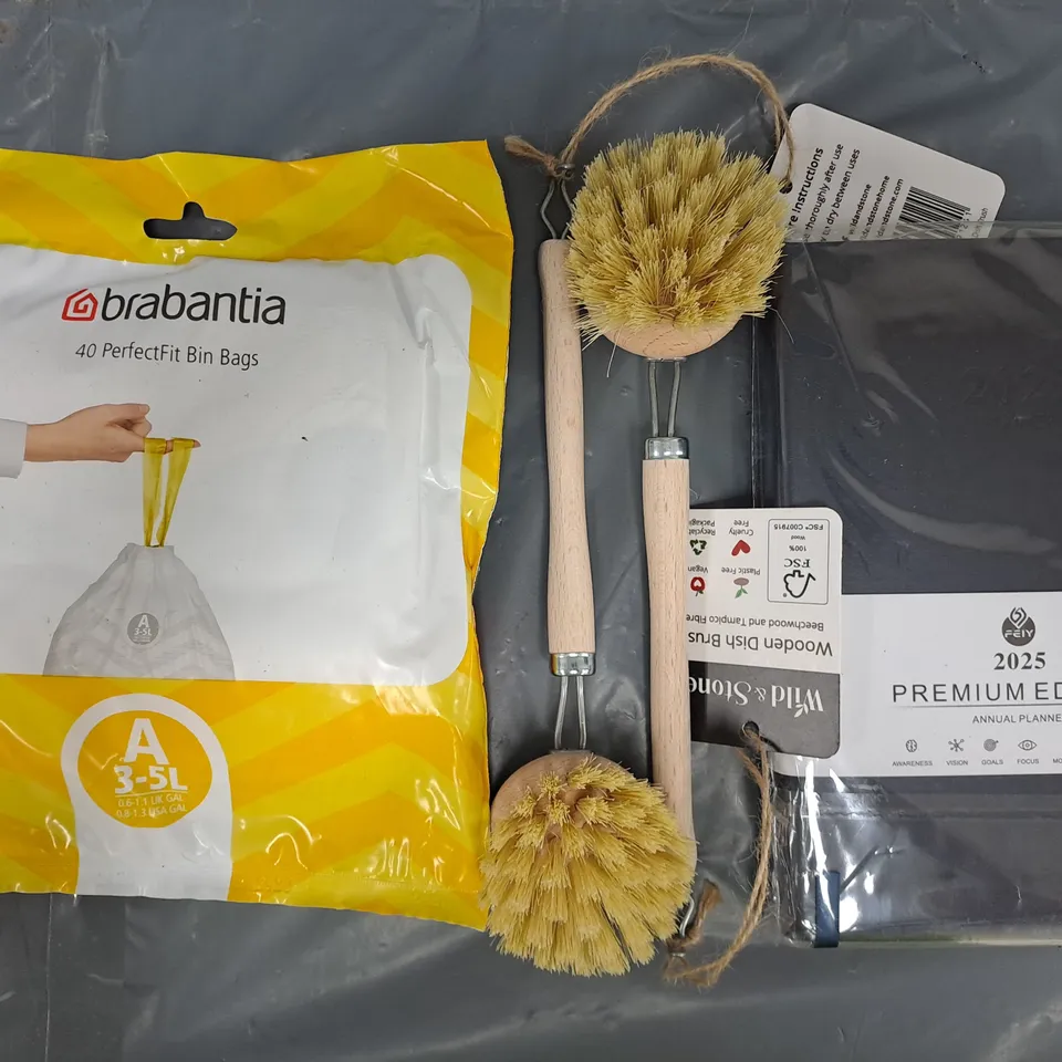 APPROXIMATELY 10 ASSORTED HOUSEHOLD ITEMS TO INCLUDE BIN BAGS, 2025 ANNUAL PLANNER, WOODEN DISH BRUSH, ETC