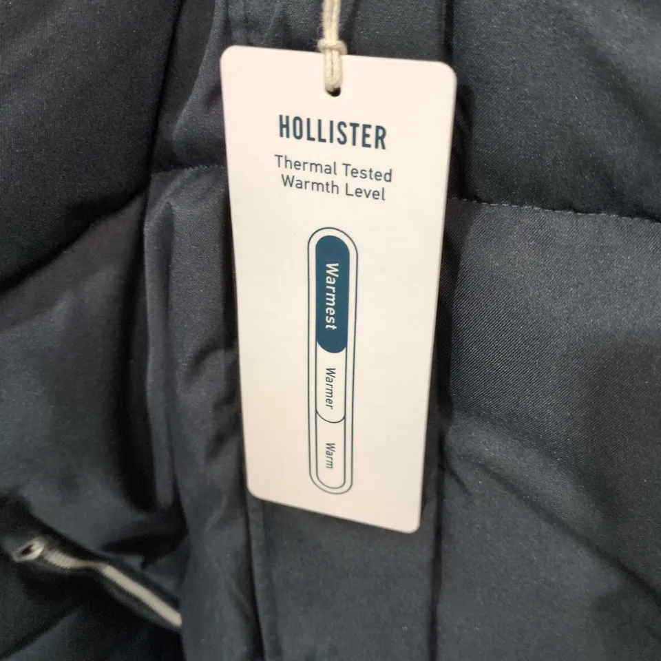 HOLLISTER BLACK PUFFER JACKET WITH FAUX FUR TRIM – SIZE L 