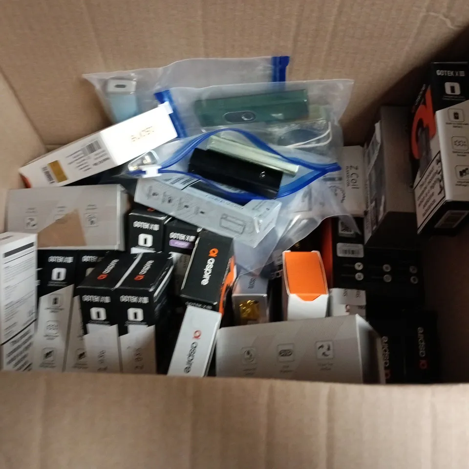 LOT OF APPROXIMATELY 30 ASSORTED VAPING ITEMS TO INCLUDE ELFBAR, GOTEK AND ASPIRE