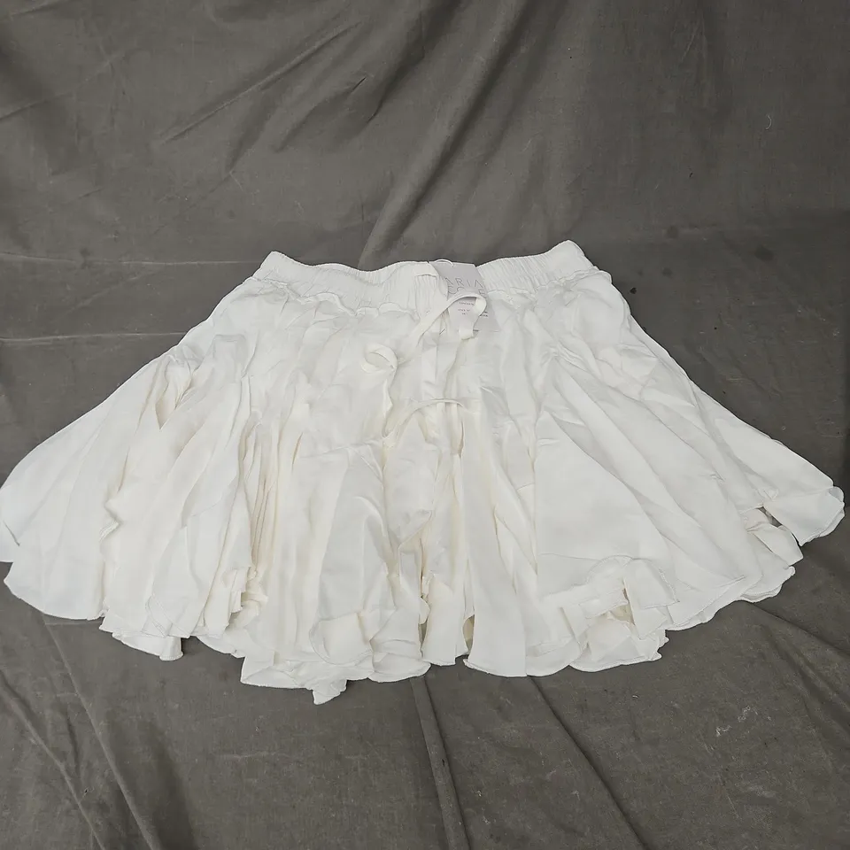 ARLA COVE RARA MINI SKIRT IN WHITE SIZE 10