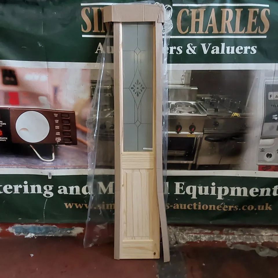 KNOTTY PINE BIFOLD GLAZED 4-PANEL INTERNAL DOOR // SIZE: 2040 X 726mm