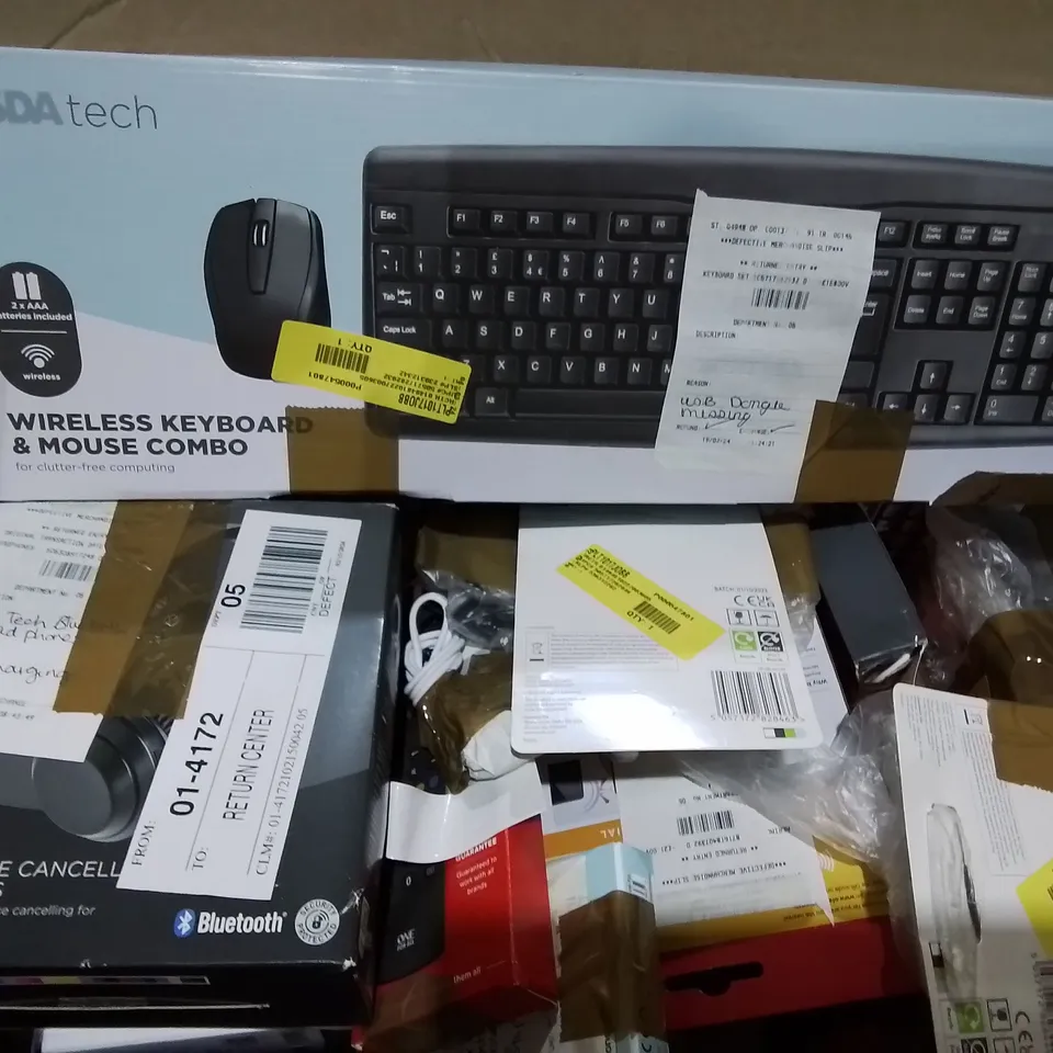 PALLET CONTAINING A LARGE QUANTITY OF ASSORTED TECH ITEMS TO INCLUDE RAZER ORNATA X GAMING KEYBOARD, JUICE AIR WIRELESS SPEAKER AND HAMA FM TRANSMITTER 