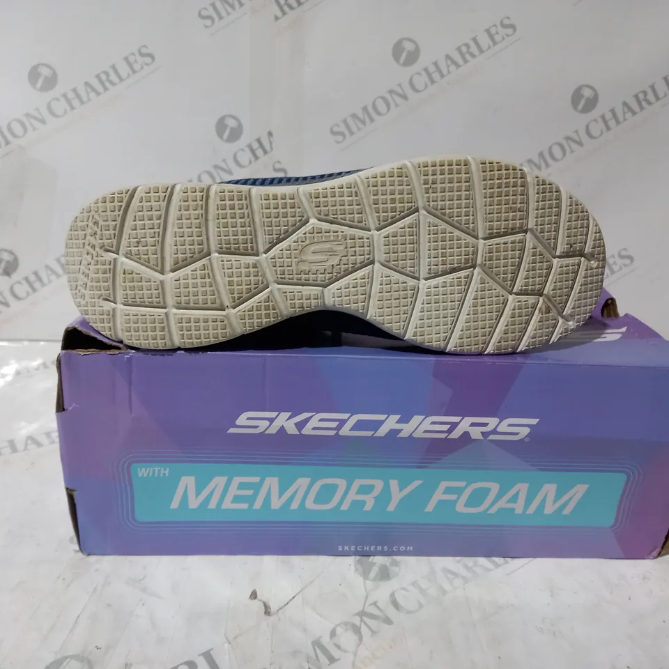 BOXED PAIR OF SKECHERS TRAINERS IN NAVY UK SIZE 7