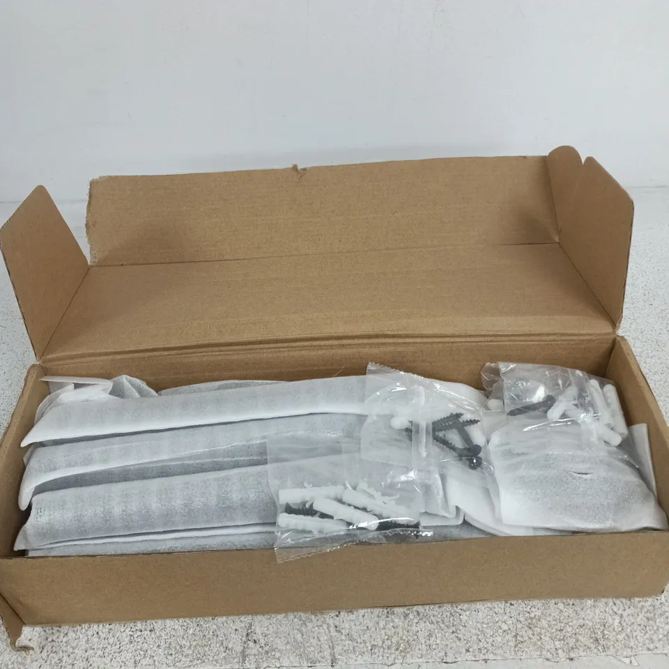WALL MOUNTED CLOTHES RAIL – BOXED 