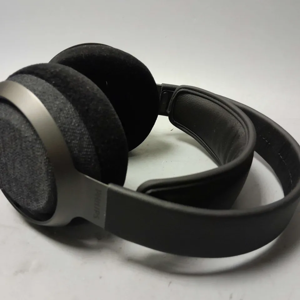 BOXED PHILIPS FIDELLO X3 HEADPHONES