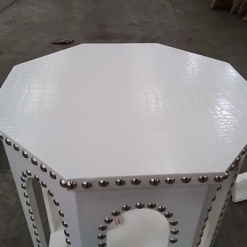 BOXED ZANE SIDE TABLE