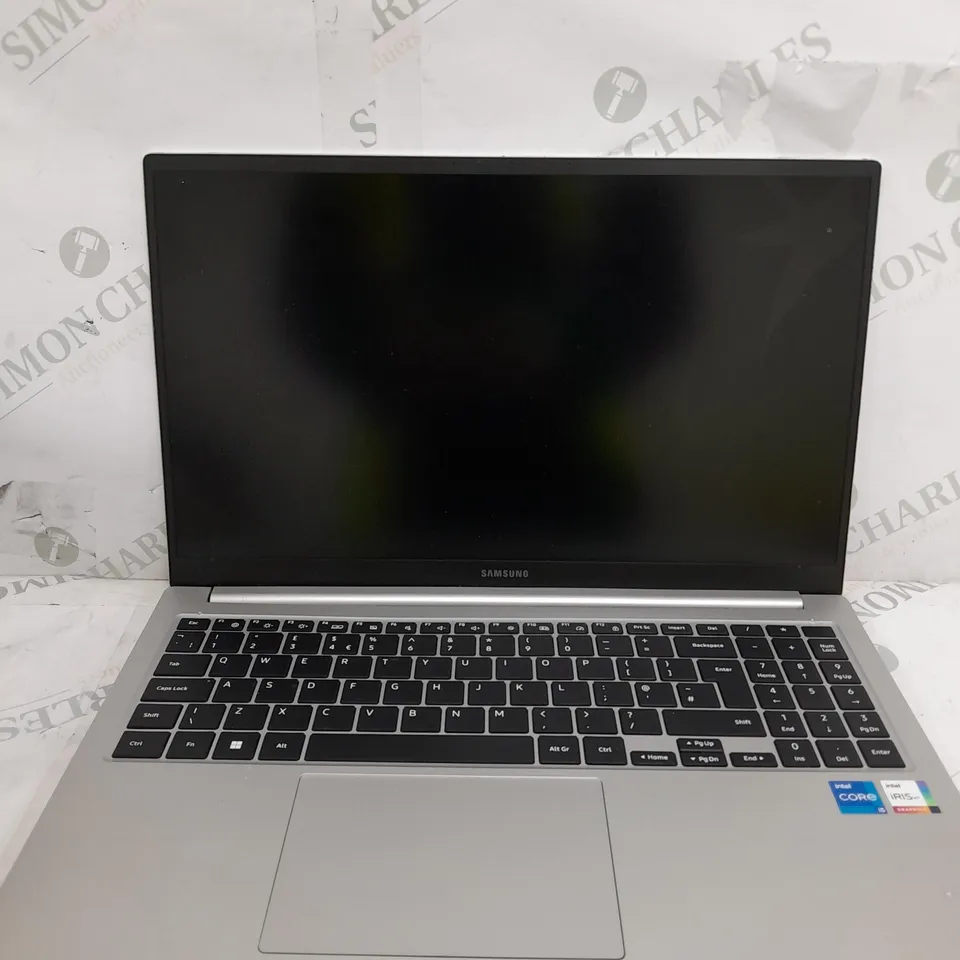 SAMSUNG GALAXY BOOK INTEL CORE I5-1135G7 8GB RAM 256GB SSD 15.6 INCH FULL HD WINDOWS 10 HOME 4G LTE LAPTOP