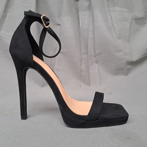 BOXED PAIR OF OPEN TOE HIGH HEEL SANDALS IN BLACK SIZE 4