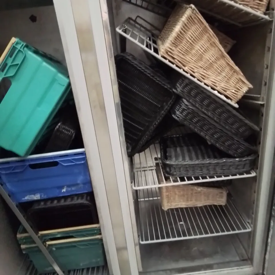 DOUBLE DOOR COMMERCIAL FRIDGE