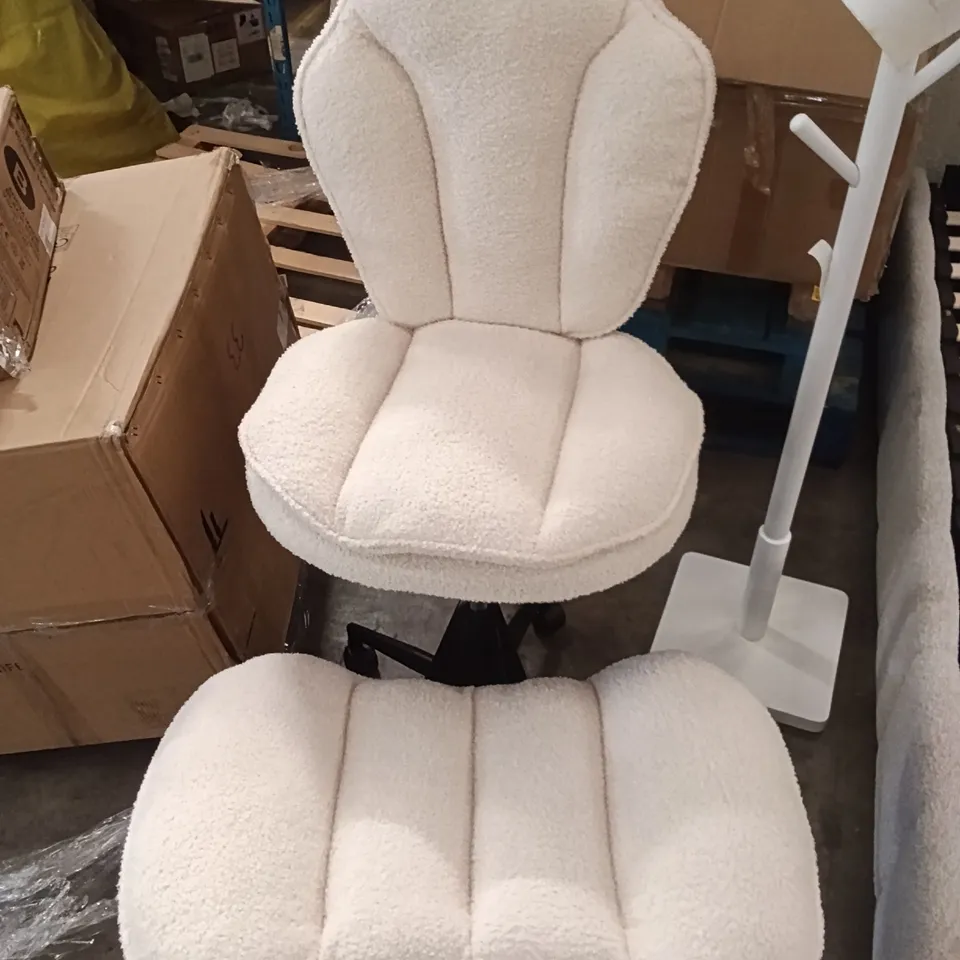 CLOUD STYLE SWIVEL CHAIR - WHITE