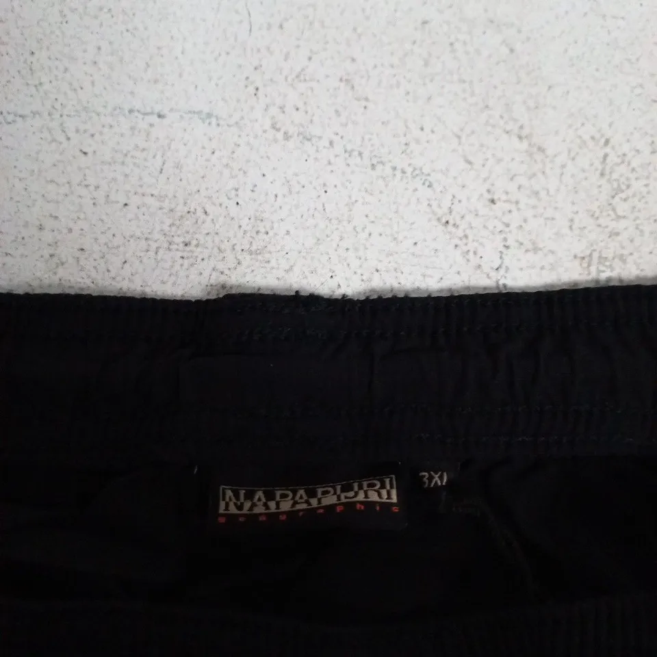 NAPAPIJRI BLACK TROUSERS – UK (3XL) (MEN'S)