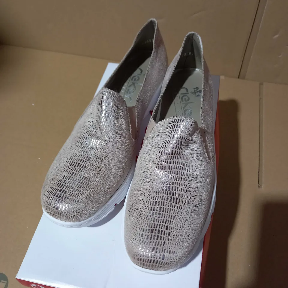 RIEKER CASUAL SLIP ON WEDGE SHOE - UK SIZE 4, ROSE GOLD 