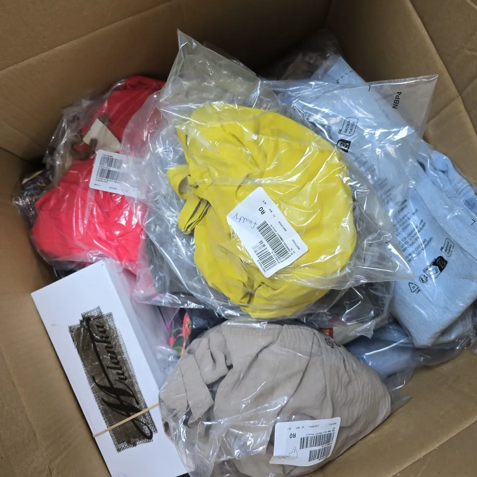 APPROXIMATELY 20 ASSORTED CLOTHING/FOOTWEAR ITEMS IN VARIOUS SIZES, STYLES & COLOURS TO INCLUDE BRANDS SUCH AS RUTH LANGSFORD, MONSOON, FINERY, ETC - COLLECTION ONLY