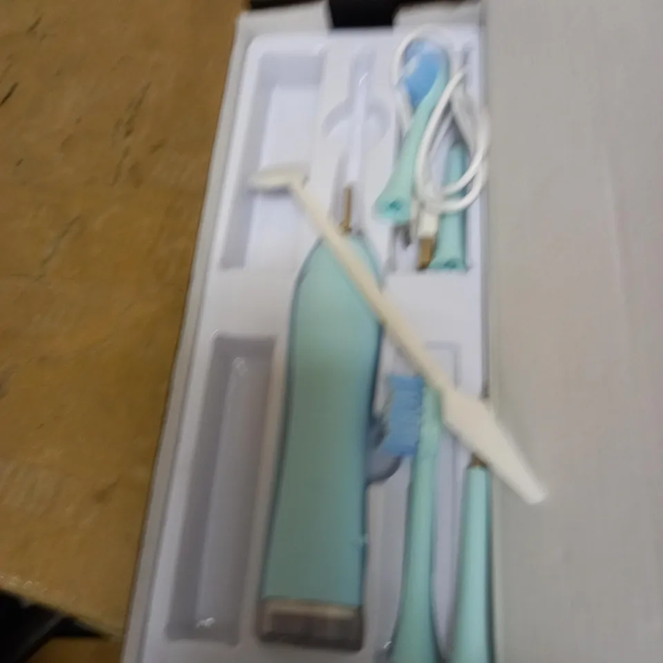 SONIC TOOTHBRUSH + CLEANER SET