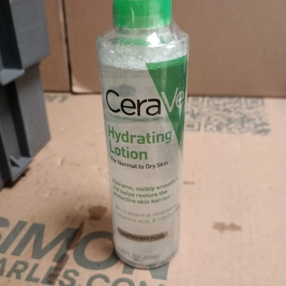 TOTE OF APPROXIMATELY 20 ASSORTED COSMETICS TO INCLUDE: CERAVE HYDRATING LOTION 