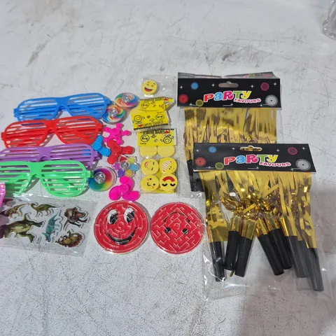 LARGE QUANTITY OF ASSORTED PARTY FAVOURS TO INCLUDE POPPERS, GAMES, GLASSES AND STICKERS