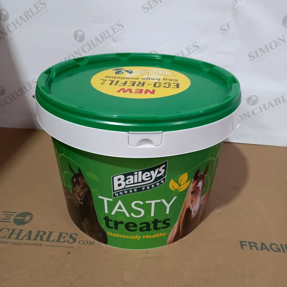 BAILEYS HORSE FEEDS TASTY TREAT TUB 5KG