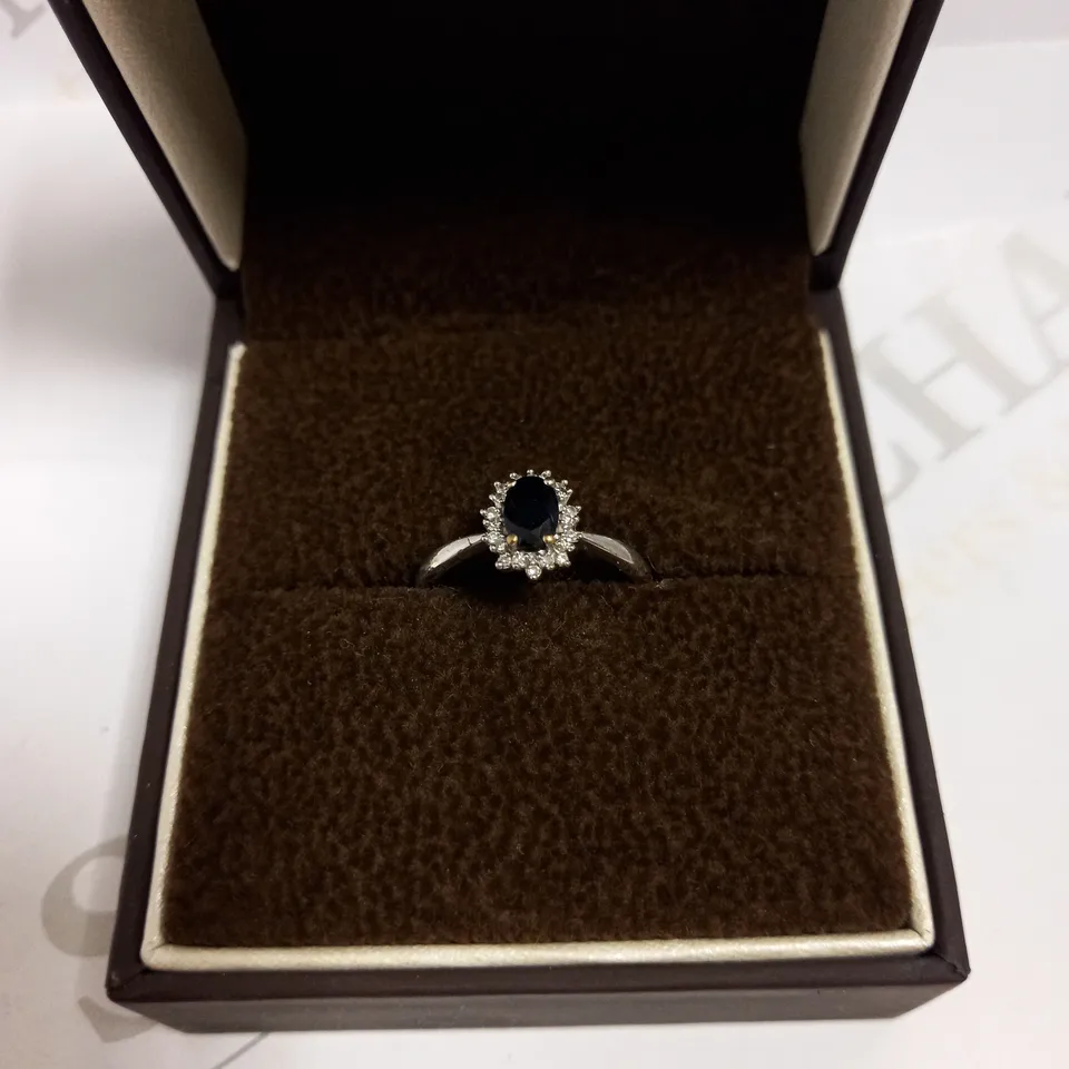 ERNEST JONES SILVER BAND RING WITH OVAL BLACK STONE 
