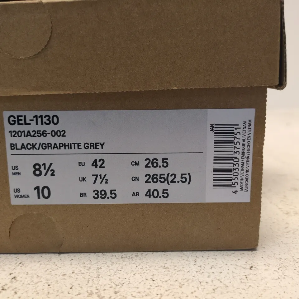 BOXED PAIR OF ASICS GEL-1130 BLACK/GRAPHITE GREY SNEAKERS – UK 7.5