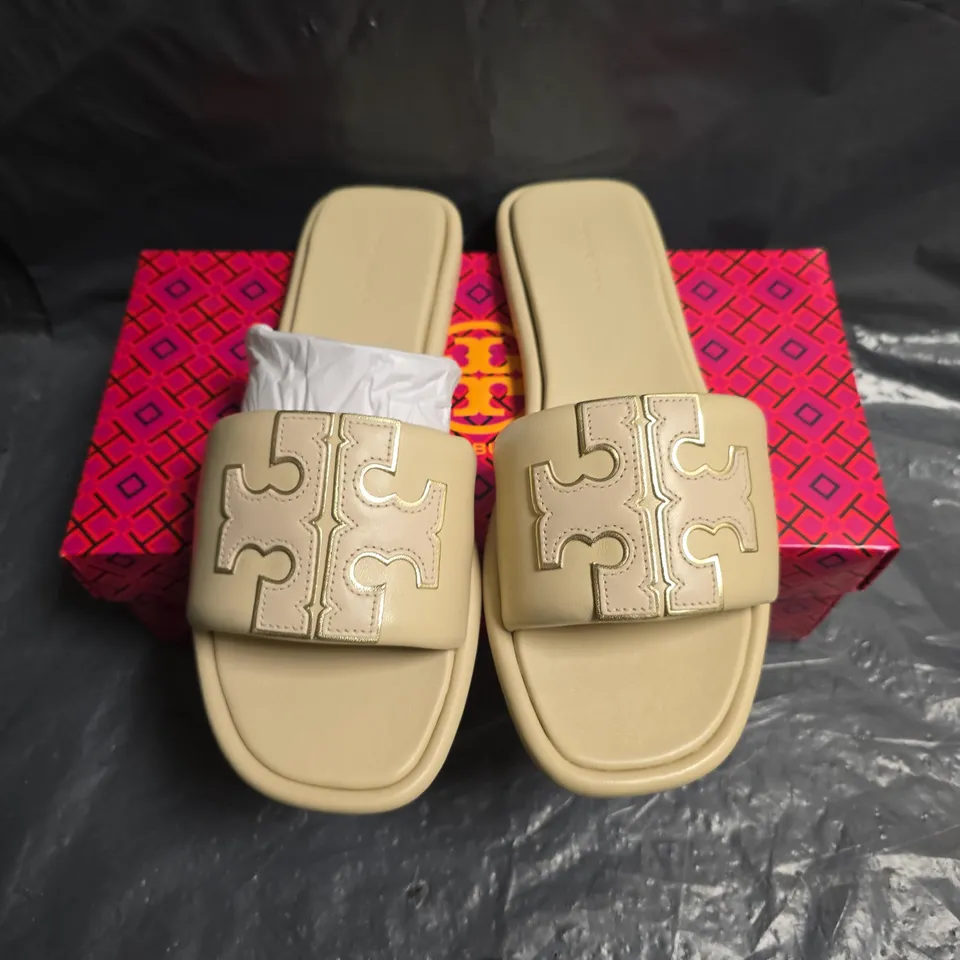 TORY BURCH DOUBLE-T SPORT SLIDE SANDALS – DULCE DE LECHE / GOLD 200, UK 7 (US 9)