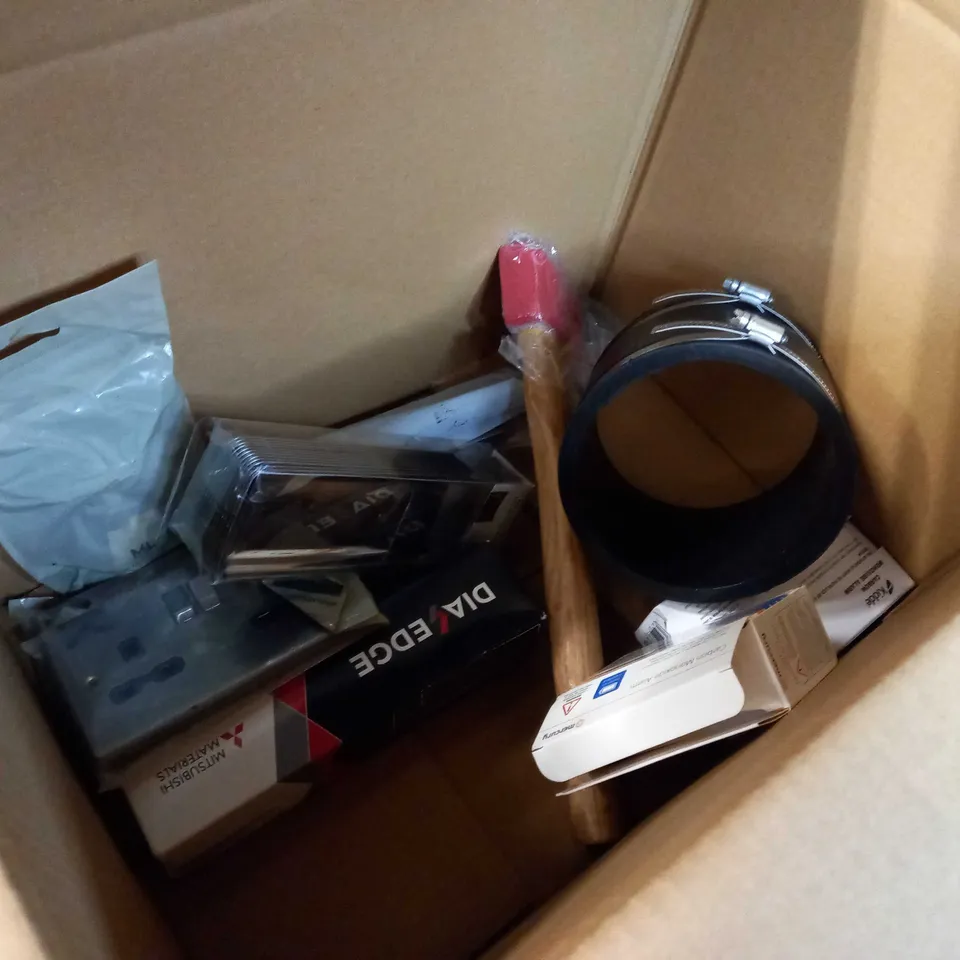 LOT OF APPROX 20 ASSORTED HOUSEHOL/DIY RELATED ITEMS TO INCLUDE: PACKAGED LASER TRAK EARPLUGS, GORILLA TAPE, FOAM WEATHER STIP