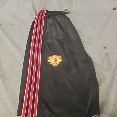 ADIDAS X MANCHESTER UNITED TRACK PANTS - SIZE XL