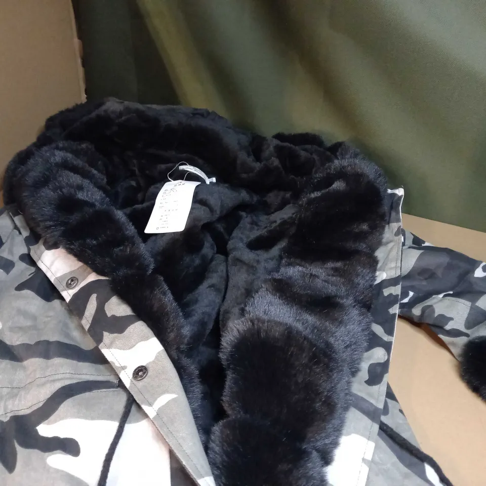 DESIGNER WHITE/GREY CAMO BLACK FAUX FUR LINED COAT - 2XL