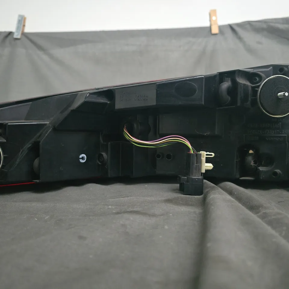 Tail light rear lamp assembly – vehicle part (used)