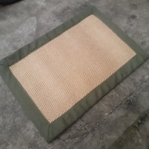 QUALITY DESIGNER AREA RUG APPROXIMATELY 40×60CM