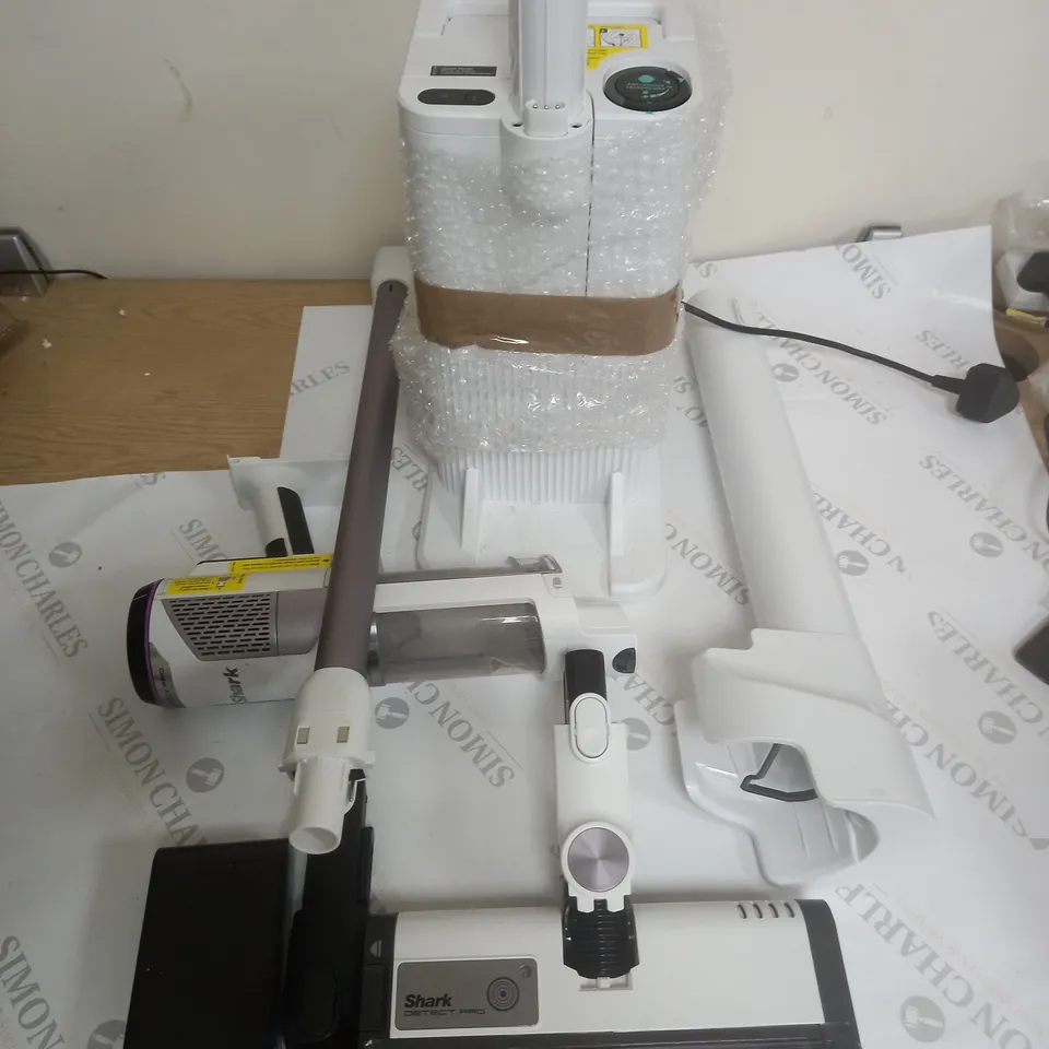 SHARK DETECT PRO 1.3L AUTO EMPTY VACUUM CLEANER IW3510UK