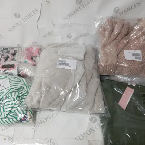 BOX OF APPROX 20 ASSORTED CLOTHING ITEMS TO INCLUDE - BADHGLEY MISCHKA - COZEE HOME - MUK LUKS ECT