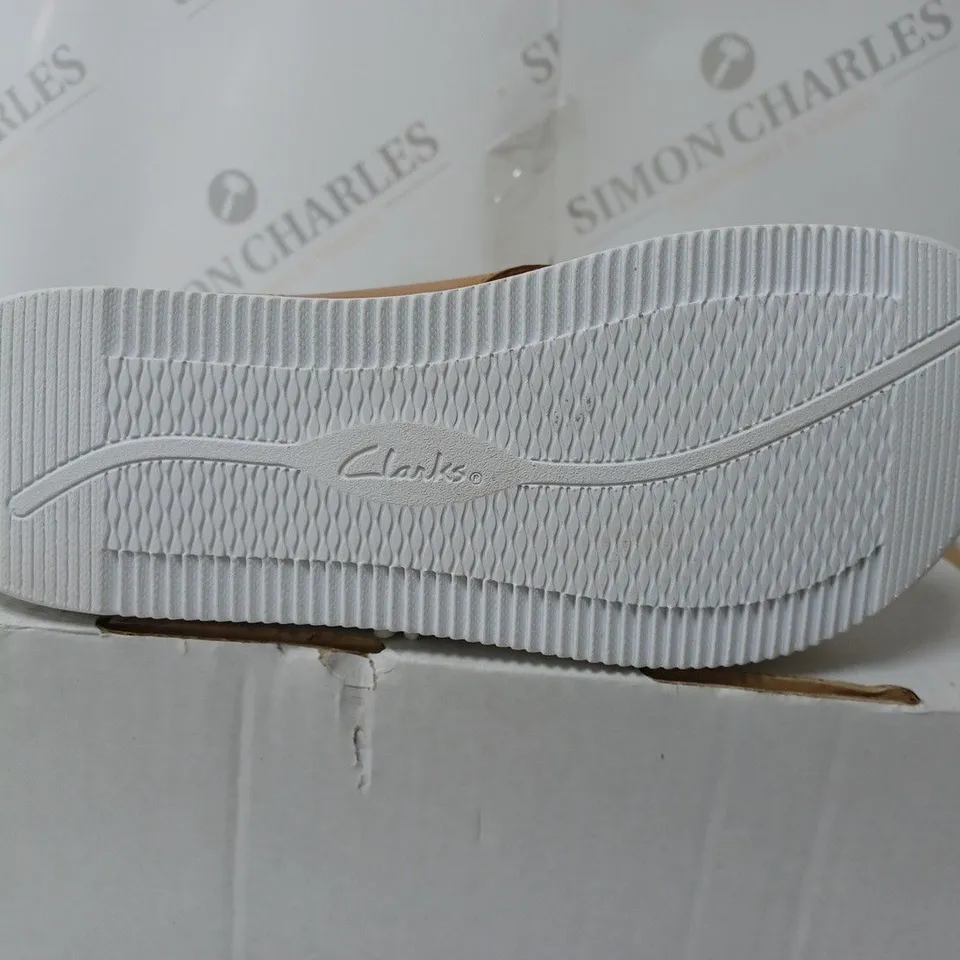 3 CLARKS SHOE BOXES CONTAINING ELAYNE SAND LEATHER SANDALS SIZE 5