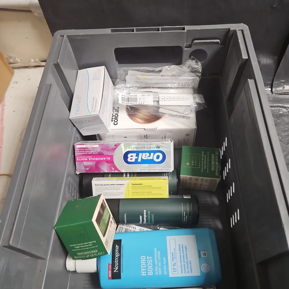 APPROXIMATELY 20 ITEMS OF HEALTH & BEAUTY ASSORTMENT: DOVE PAMPERING BODY WASH, ALUMIER PURIFYING GEL CLEANSER, NEUTROGENA HYDRO BOOST & COLGATE ITEMS (MIXED LOT) .