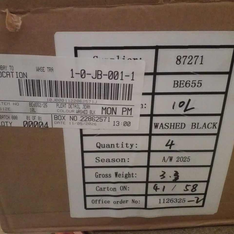 BOX CONTAINING APPROXIMATELY 4 BRAND NEW SIMPLY BE WASHED BLACK PLEAT DETAIL JEANS - 10L