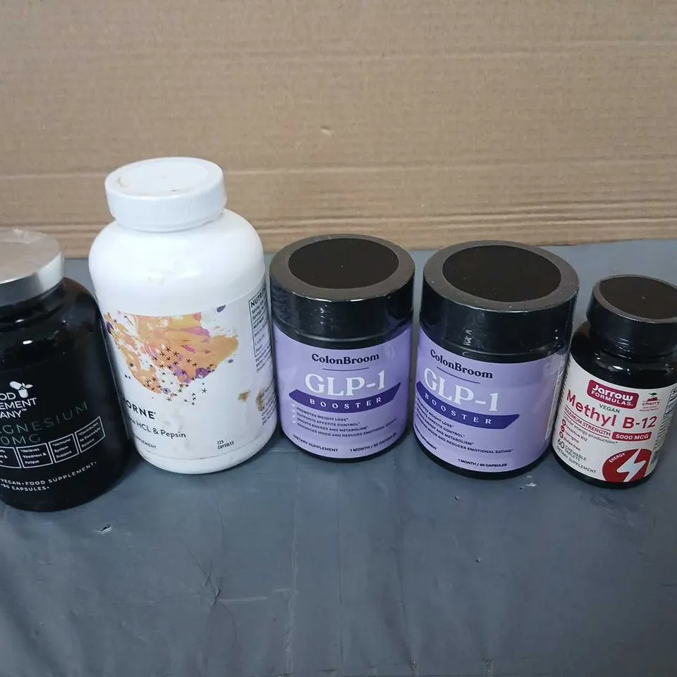 APPROXIMATELY 30 ASSORTED DIETARY SUPPLEMENTS AND VITAMINS – MIXED BOTTLES
