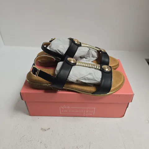 BOXED PAIR OF DR LIGHTFOOT QUINN SANDALS IN BLACK - UK 6