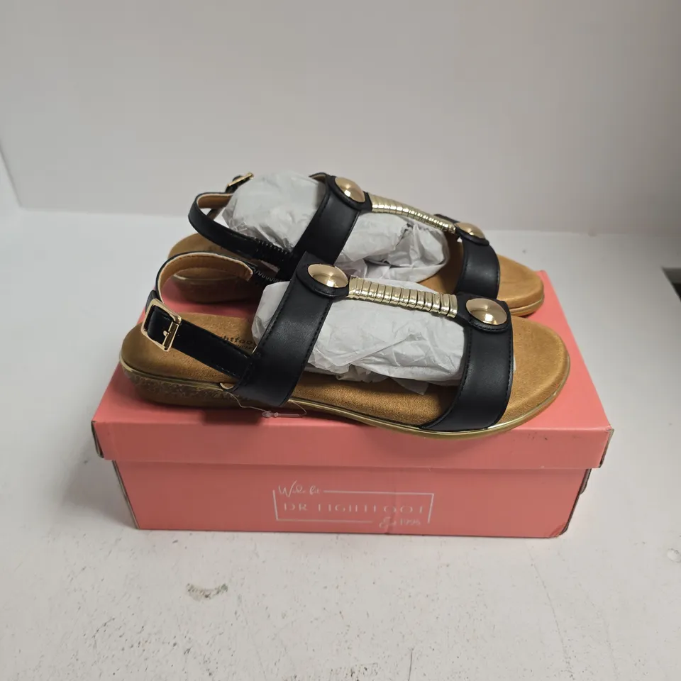 BOXED PAIR OF DR LIGHTFOOT QUINN SANDALS IN BLACK - UK 6