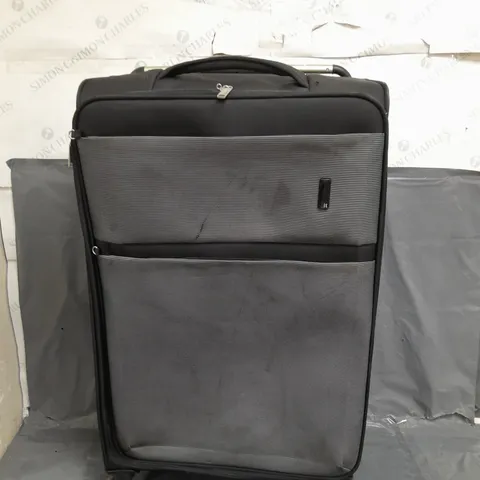 IT LIGHTWEIGHT 4 WHEELED SUITCASE